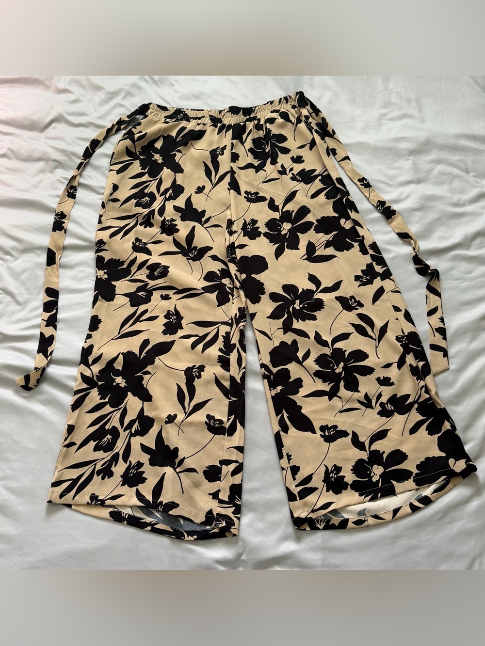 BloomChic Black Tan Floral Wide Leg Pants Plus Size 18-20 - Picture 3 of 6